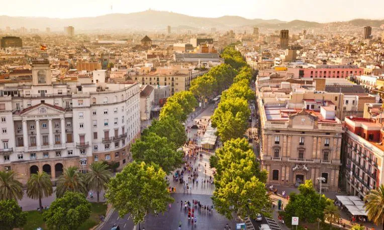 Pár a barcelonai adventi vásárban – galériakép 9