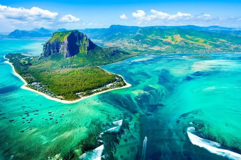 Mauritius tengerpartja és a Le Morne-hegy