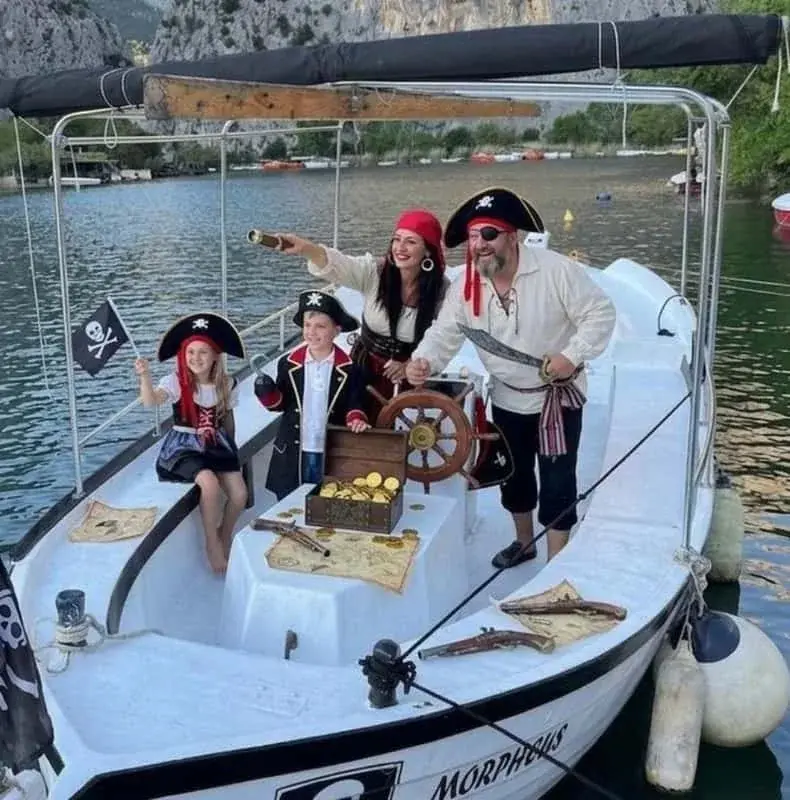 Kalózos céges program hajón Porečben