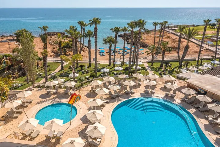 Család a Louis Althea Beach ciprusi strandján – galériakép 7