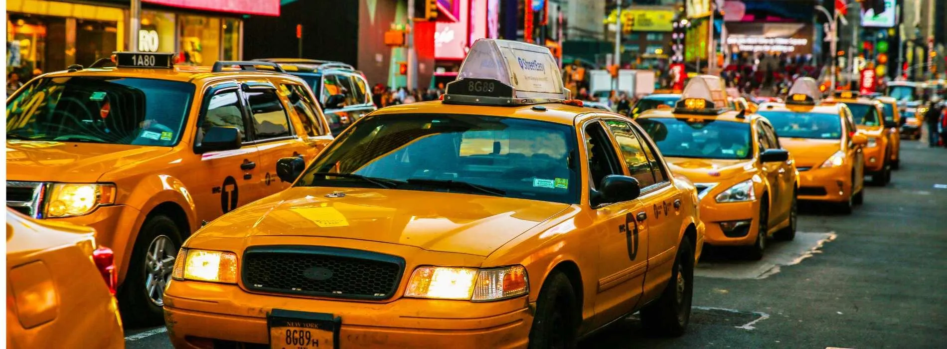 Sárga taxik és városi élet New Yorkban