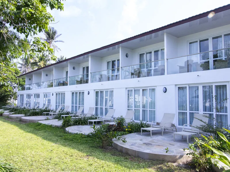 Vendégek tengerparti ebéden a Leopard Beach Resortban Kenyában – galériakép 5