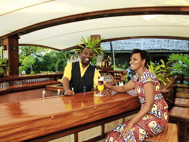 Vendégek tengerparti ebéden a Leopard Beach Resortban Kenyában – galériakép 2