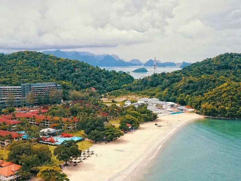 Vendég a Holiday Villa Langkawi tengerparti medencéjében – galériakép 3