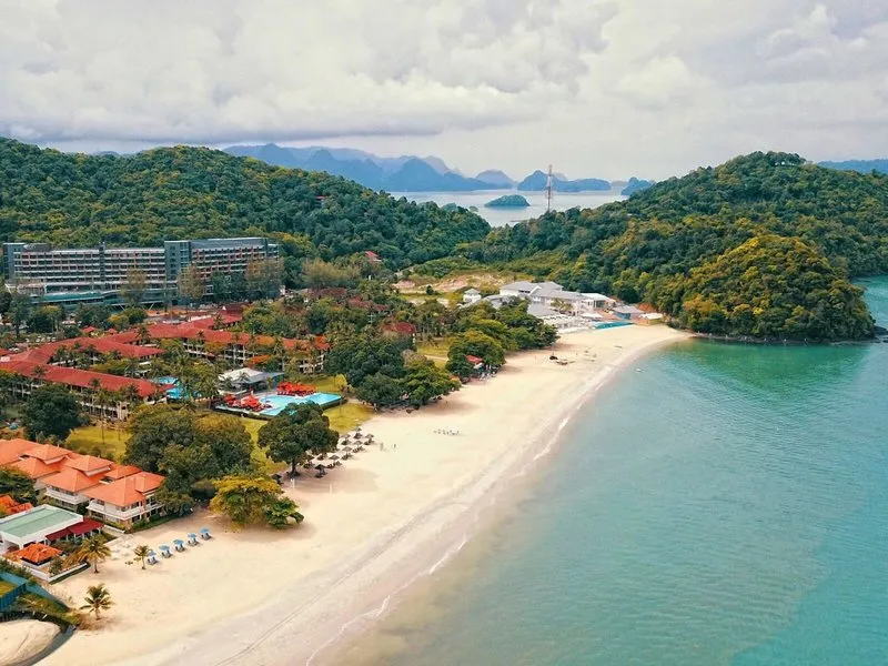 Vendég a Holiday Villa Langkawi tengerparti medencéjében – galériakép 5
