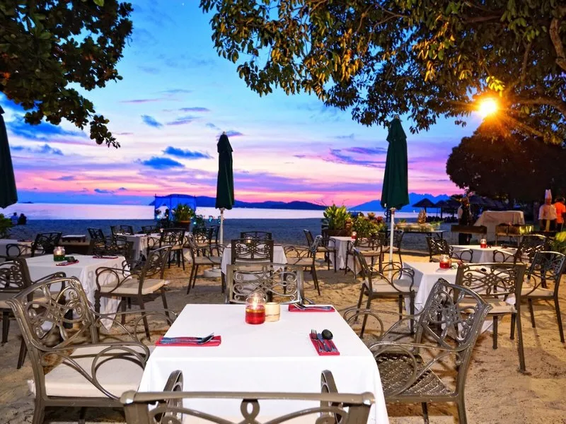 Vendég a Holiday Villa Langkawi tengerparti medencéjében – galériakép 11