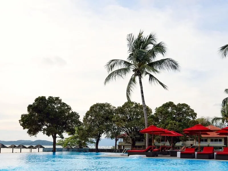 Vendég a Holiday Villa Langkawi tengerparti medencéjében – galériakép 12