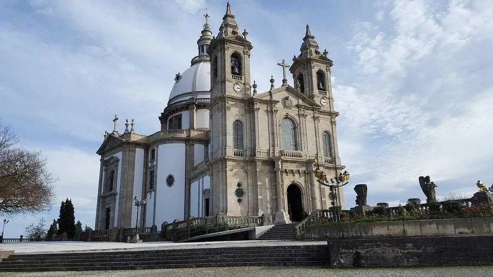 Élettel teli folyópart Portóban a Douro-völgyi bortúrán – galériakép 9