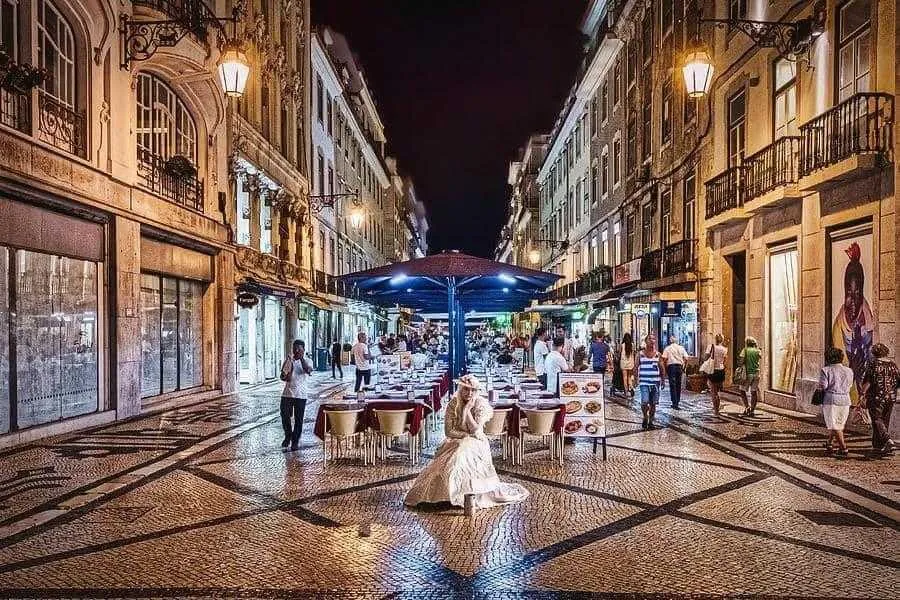 Esti városi élet Portugália hangulatos utcáin