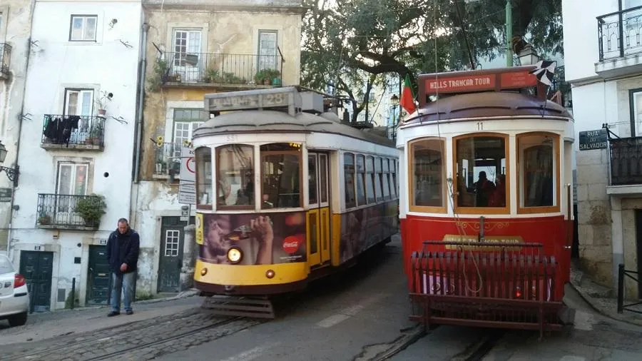 Lisszaboni villamos és városi élet