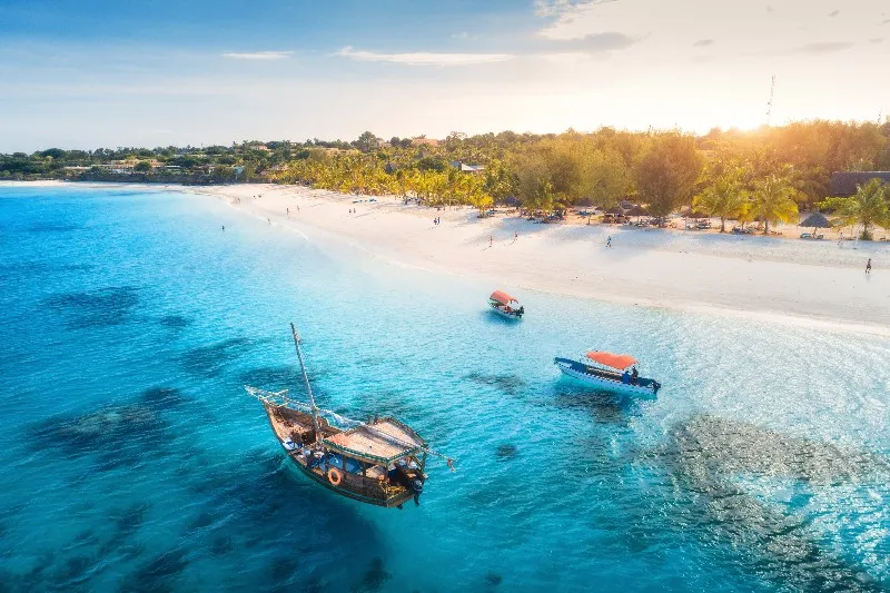 Zanzibár egzotikus nyaralás – türkiz tenger és fehérhomokos part – galériakép 3